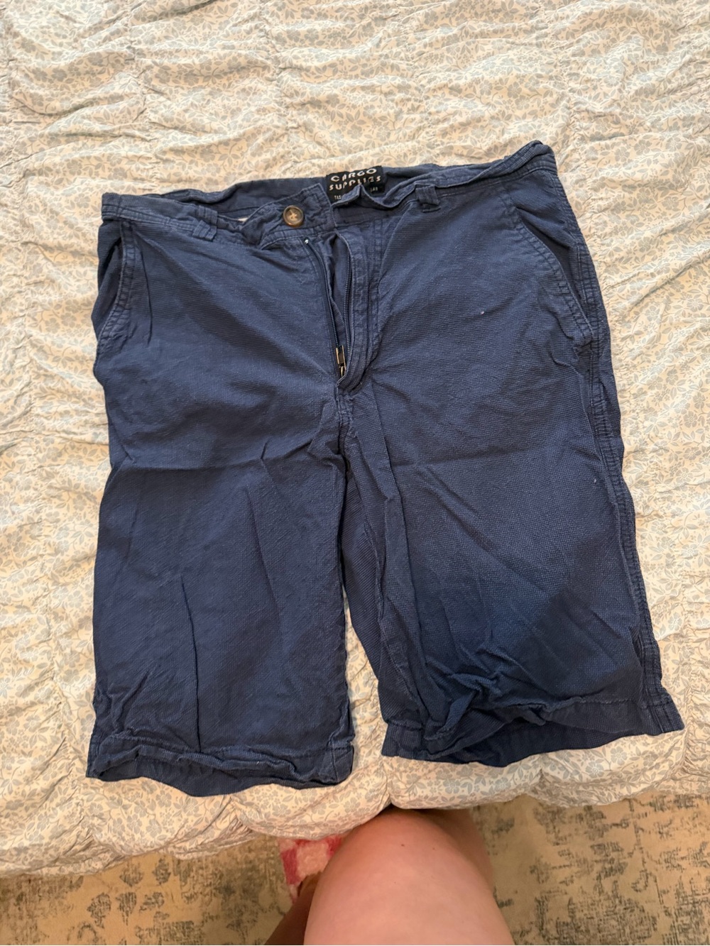 Cropped Men's Navy Flat-Front Shorts